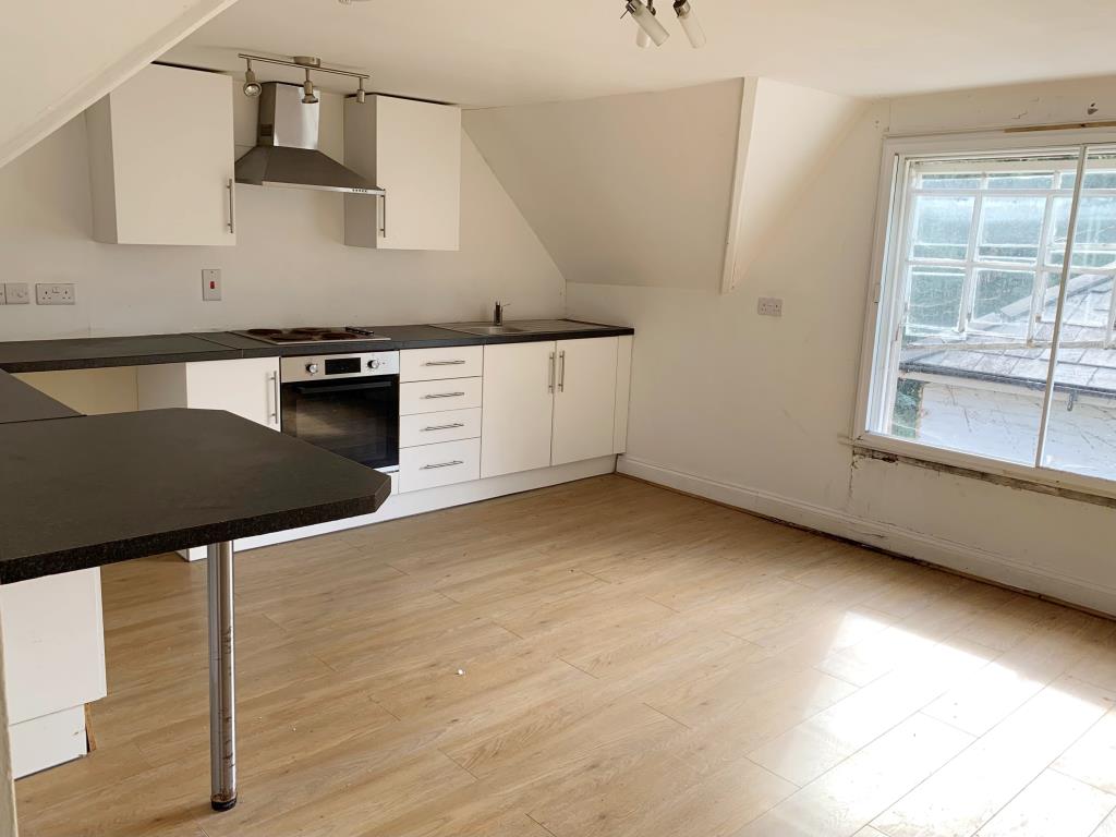 Lot: 62 - LARGE FLAT FOR REFURBISHMENT IN CENTRE OF HISTORIC ROCHESTER - Kitchen